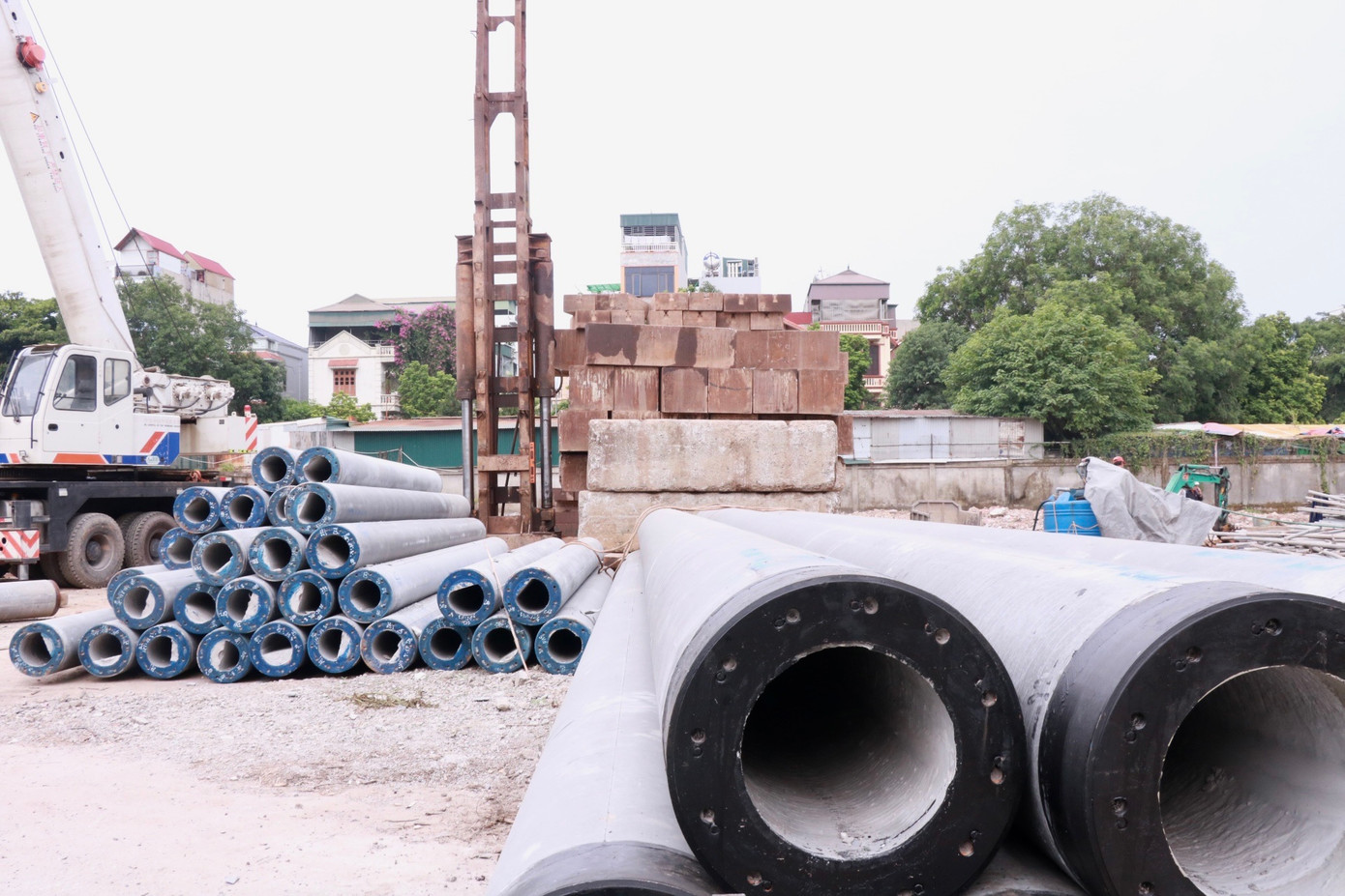 Cọc ép có 2 loại là D400 và D600 Cọc ép có 2 loại là D400 và D600