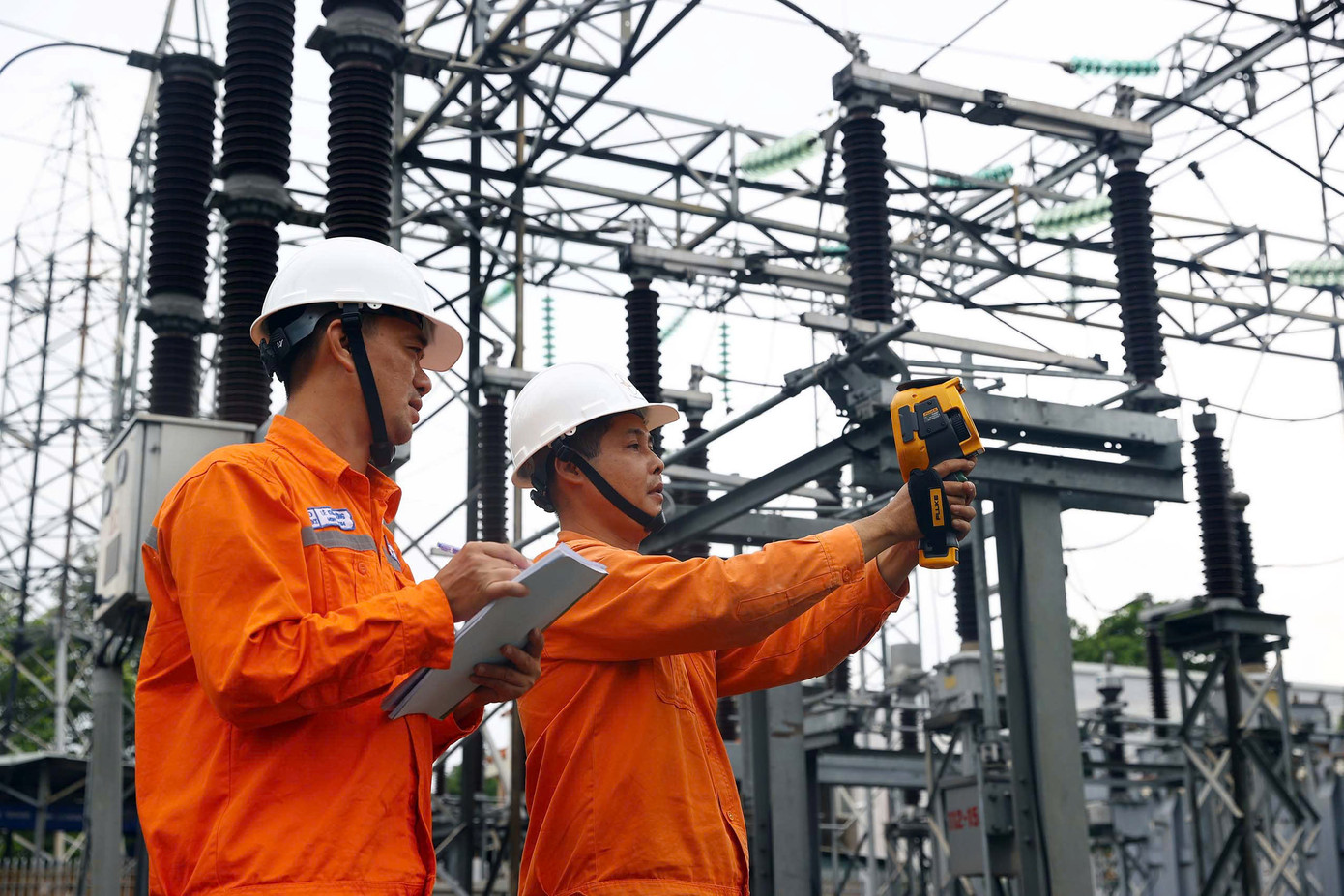 Công tác quản lý, vận hành đảm bảo cung cấp điện liên tục phục vụ hoạt động sản xuất kinh doanh Công tác quản lý, vận hành đảm bảo cung cấp điện liên tục phục vụ hoạt động sản xuất kinh doanh