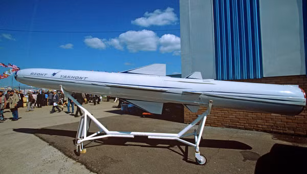Tên lửa đối hạm siêu thanh P-800 Yakhont