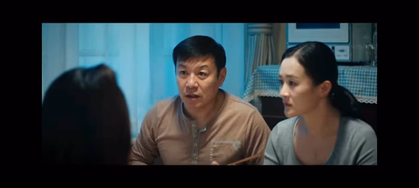 Ba của Cảnh Cảnh là một người rất hiền từ, nhẹ nhàng, tình cảm với con. Ba của Cảnh Cảnh là một người rất hiền từ, nhẹ nhàng, tình cảm với con.