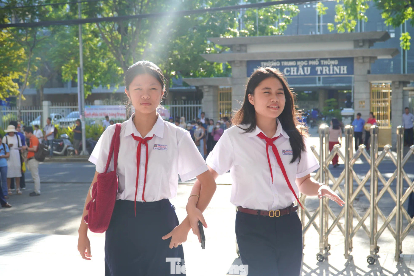 Thí sinh dự thi tại trường THPT Phan Châu Trinh. Ảnh: Tiền Phong Online Thí sinh dự thi tại trường THPT Phan Châu Trinh. Ảnh: Tiền Phong Online