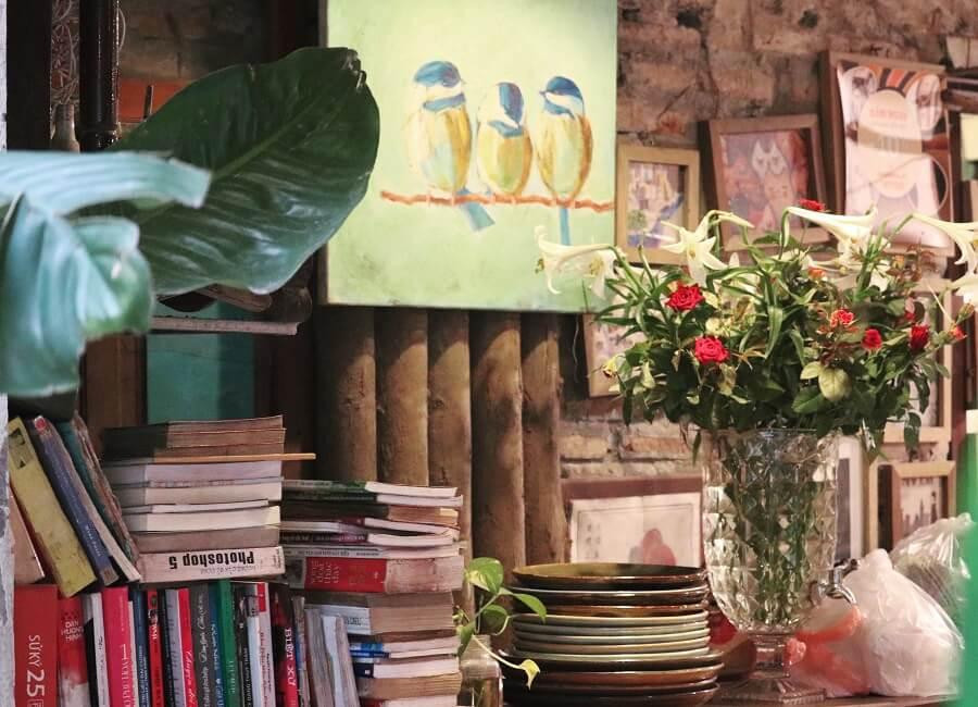 Một góc nhỏ cũ kỹ, đơn sơ. Một góc nhỏ cũ kỹ, đơn sơ.