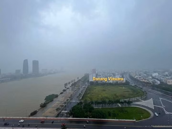 Bầu trời Đà Nẵng trước giờ bão Noru đổ bộ. Ảnh: Danang Viewers Bầu trời Đà Nẵng trước giờ bão Noru đổ bộ. Ảnh: Danang Viewers