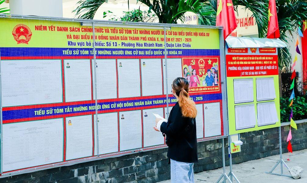 Hoạt động bầu cử diễn ra tại sảnh A6 trường ĐH Sư Phạm - ĐH Đà Nẵng. Ảnh: Văn Hoàng