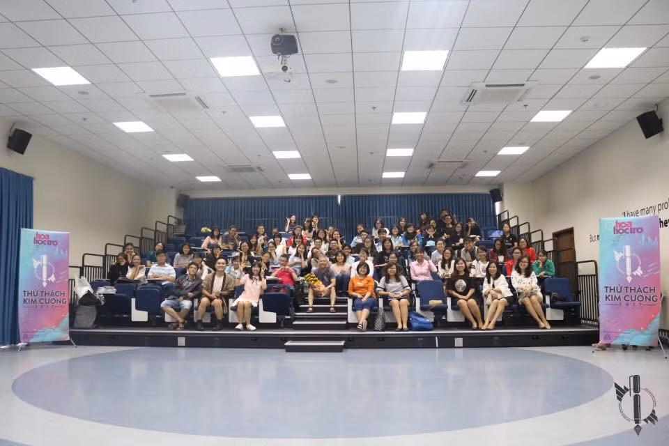 Thử thách Kim Cương - cuộc thi thường niên nhằm tìm kiếm những "viên kim cương" tiềm năng của nhà Hoa.
