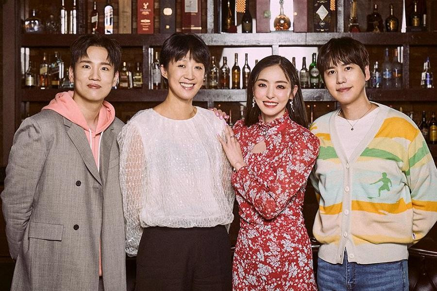 Dàn host nổi tiếng của chương trình thực tế đang là tâm điểm châu Á.