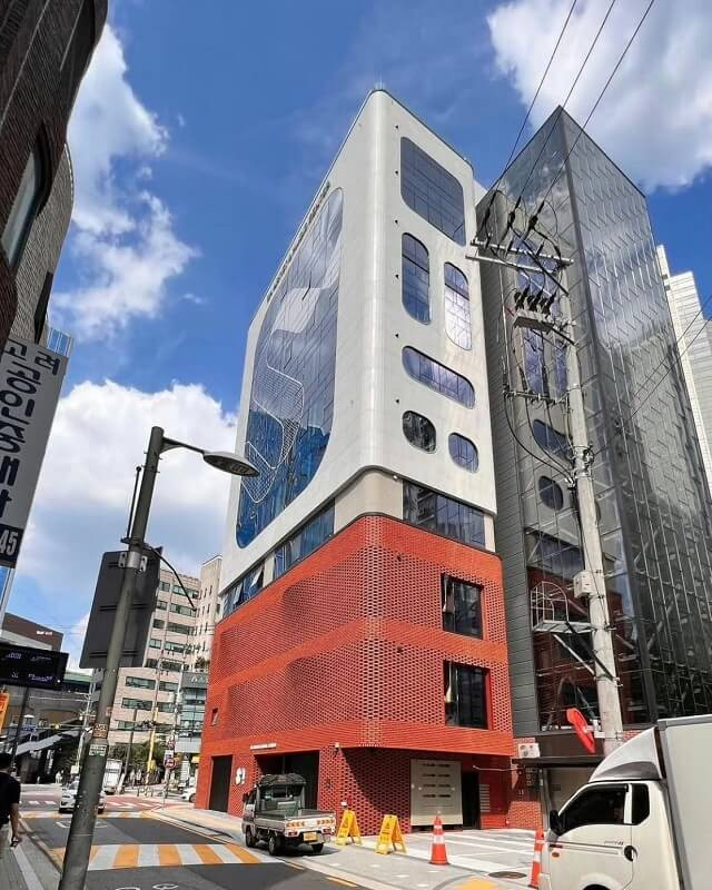 Toàn cảnh tòa nhà mới của SM Ent. Toàn cảnh tòa nhà mới của SM Ent.