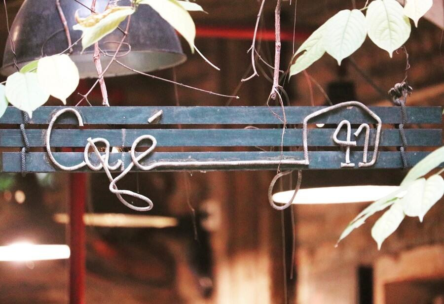 Một chiếc biển tên gây thương nhớ do chính tay các bạn nhân viên tạo nên. Một chiếc biển tên gây thương nhớ do chính tay các bạn nhân viên tạo nên.