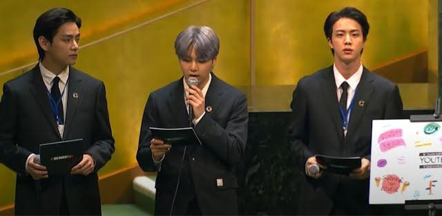 Từ trái qua: V, Suga, Jin