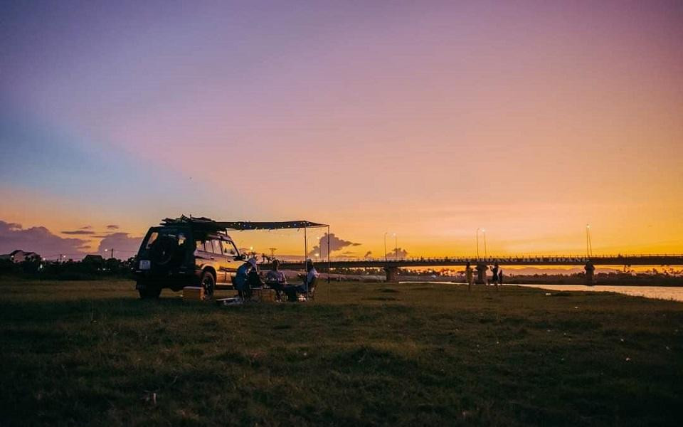 Còn đây là nếu bạn đến đúng thời điểm: Sắc tím cam rực rỡ một khoảng trời. Ảnh:Hai Hoang Còn đây là nếu bạn đến đúng thời điểm: Sắc tím cam rực rỡ một khoảng trời. Ảnh:Hai Hoang