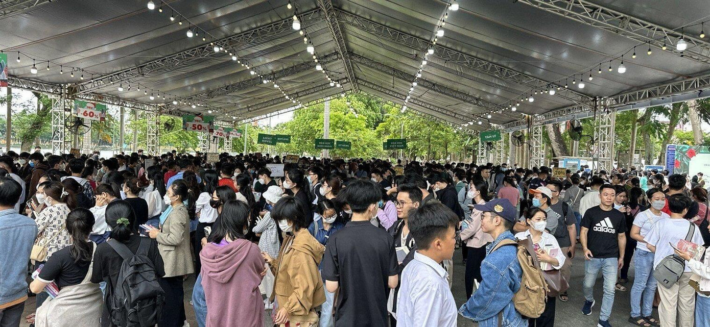 Hội sách mở cửa đến hết ngày 14/5 bạn nhé! Hội sách mở cửa đến hết ngày 14/5 bạn nhé!