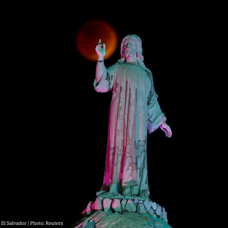 Khoảnh khắc tuyệt vời tại El Salvador. Ảnh: Reuters