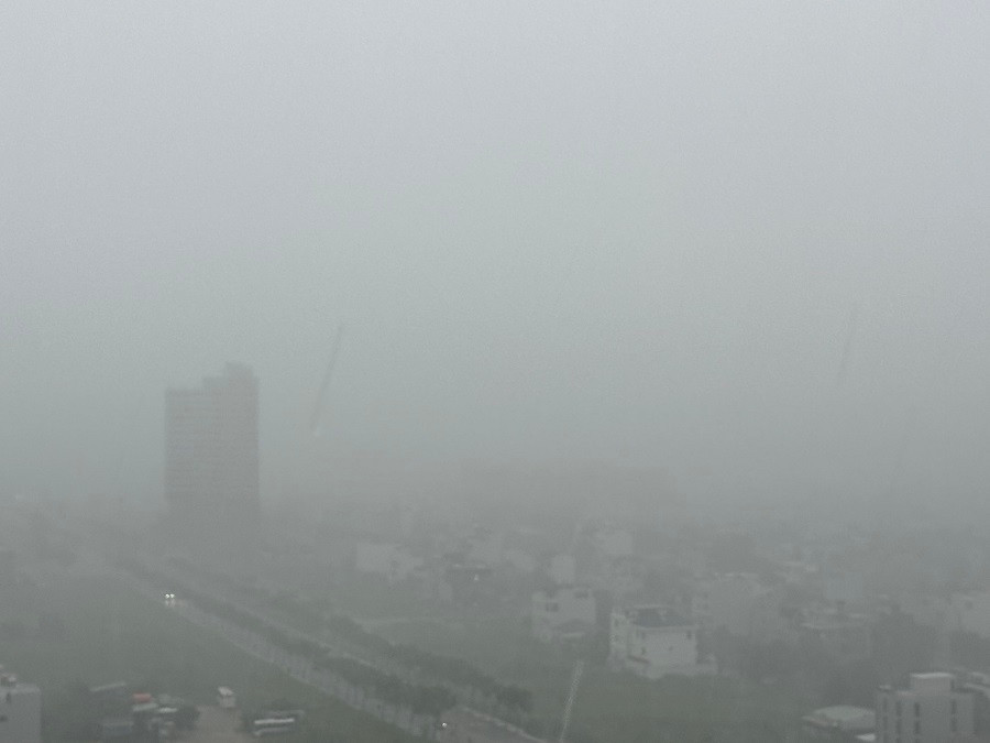 Đà Nẵng chiều ngày 13/10 - mưa trắng trời. Ảnh: Đà Nẵng Đà Nẵng chiều ngày 13/10 - mưa trắng trời. Ảnh: Đà Nẵng