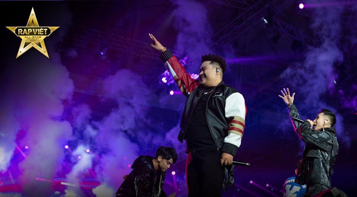 Cả 6 chàng trai đã "cháy" hết cỡ khi một lần nữa được hội ngộ trên sân khấu...