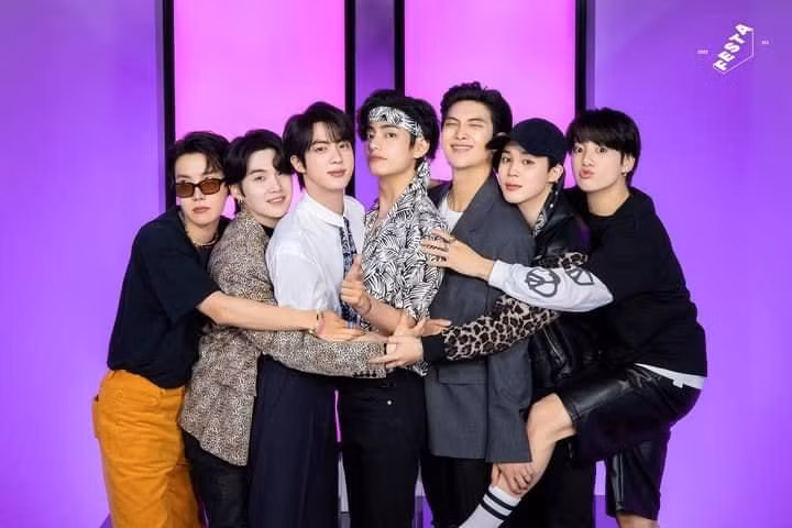 ARMY thực sự cám ơn vì BTS đã trực tiếp nói về việc solo với fan, một hành động cho thấy BTS rất để ý và tôn trọng ARMY.