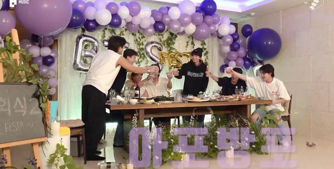 Hiện tại, BTS cũng đã sống riêng. Cả nhóm muốn tiếp tục ghi hình show thực tế “Run BTS”. 7 anh chàng cũng muốn có hình xăm tình bạn. Hiện tại, BTS cũng đã sống riêng. Cả nhóm muốn tiếp tục ghi hình show thực tế “Run BTS”. 7 anh chàng cũng muốn có hình xăm tình bạn.