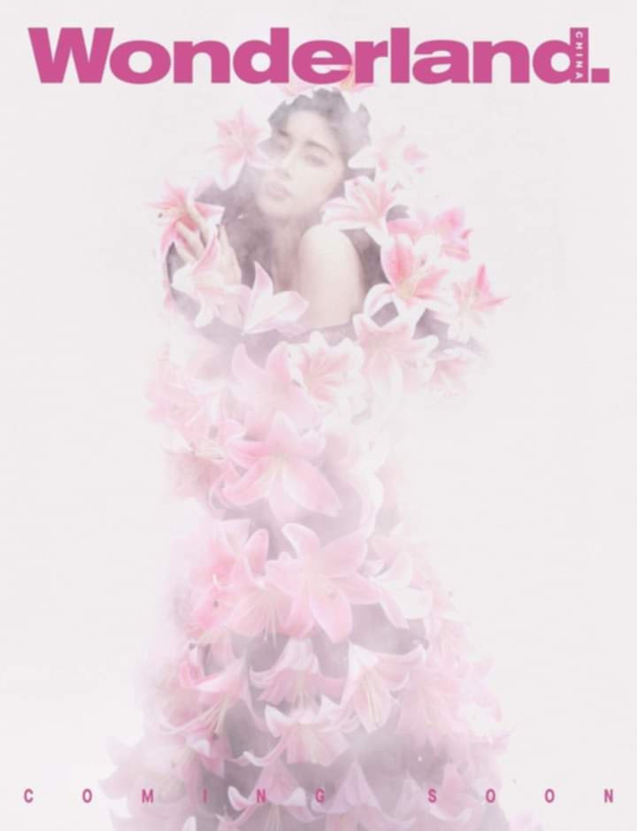 Trang phục ở trang bìa là thiết kế mới nhất của nhà thiết kế người Trung Bad Binch TongTong. Do đó, Cúc Tịnh Y trở thành nghệ sĩ Trung đầu tiên mặc thiết kế này.