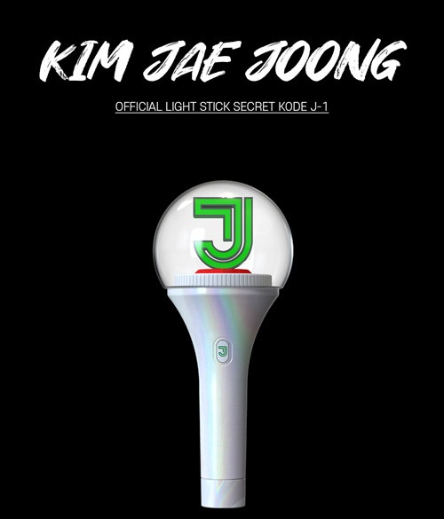 Nhiều fan K-Pop &quot;cà khịa&quot; rằng 2 lightstick này khác nhau mà, khác màu đó.