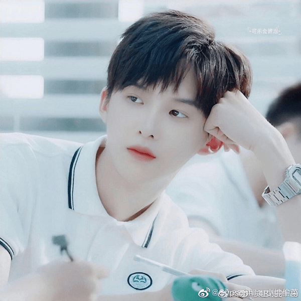 "Lớp trưởng của năm" Lục Nhất Bạch. "Lớp trưởng của năm" Lục Nhất Bạch.