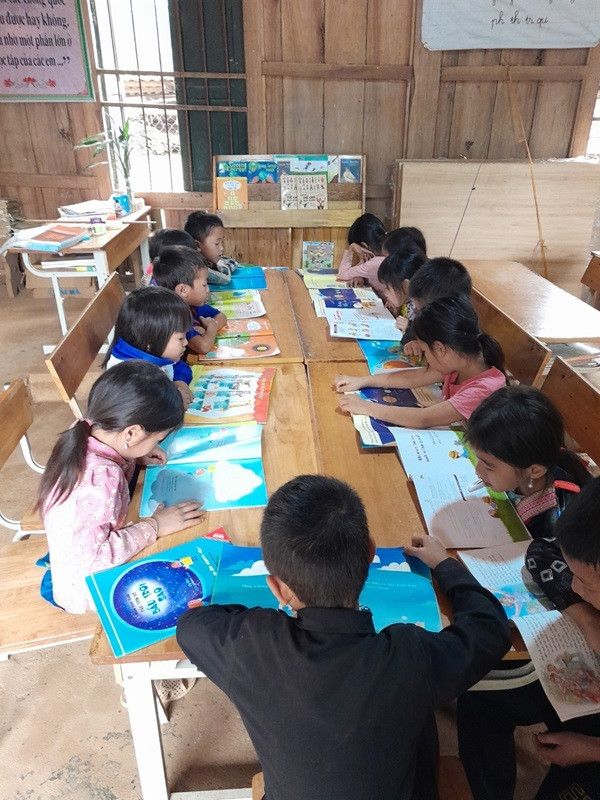 Phòng học đơn sơ của các em. Ảnh: Red By TVXQ Phòng học đơn sơ của các em. Ảnh: Red By TVXQ