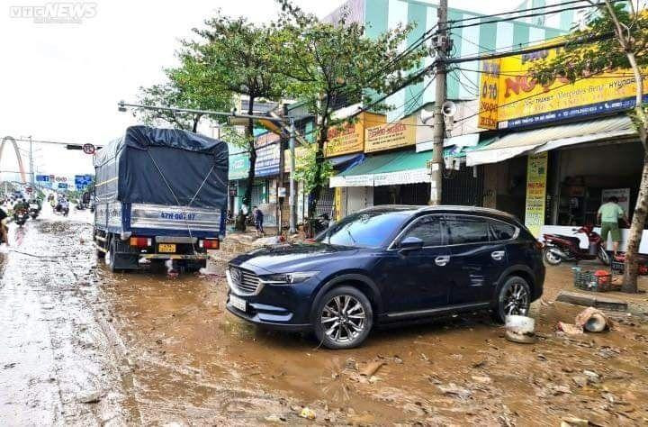 Một số con đường lầy lội vì bùn đất. Ảnh: Danang Viewers Một số con đường lầy lội vì bùn đất. Ảnh: Danang Viewers