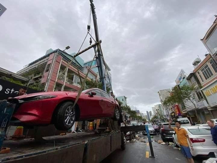 Đâu đâu cũng gặp cảnh cứu hộ xe. Ảnh: Danang Viewers Đâu đâu cũng gặp cảnh cứu hộ xe. Ảnh: Danang Viewers