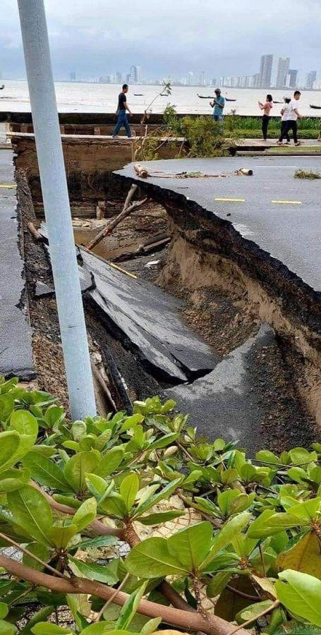 Tuyến đường dẫn lên bán đảo Sơn Trà bị sạt lở nghiêm trọng. Ảnh: Danang Viewers Tuyến đường dẫn lên bán đảo Sơn Trà bị sạt lở nghiêm trọng. Ảnh: Danang Viewers