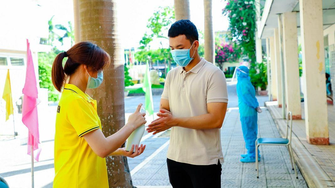 Các quy định phòng, chống dịch COVID-19 được tuân thủ nghiêm ngặt. Ảnh: Văn Hoàng