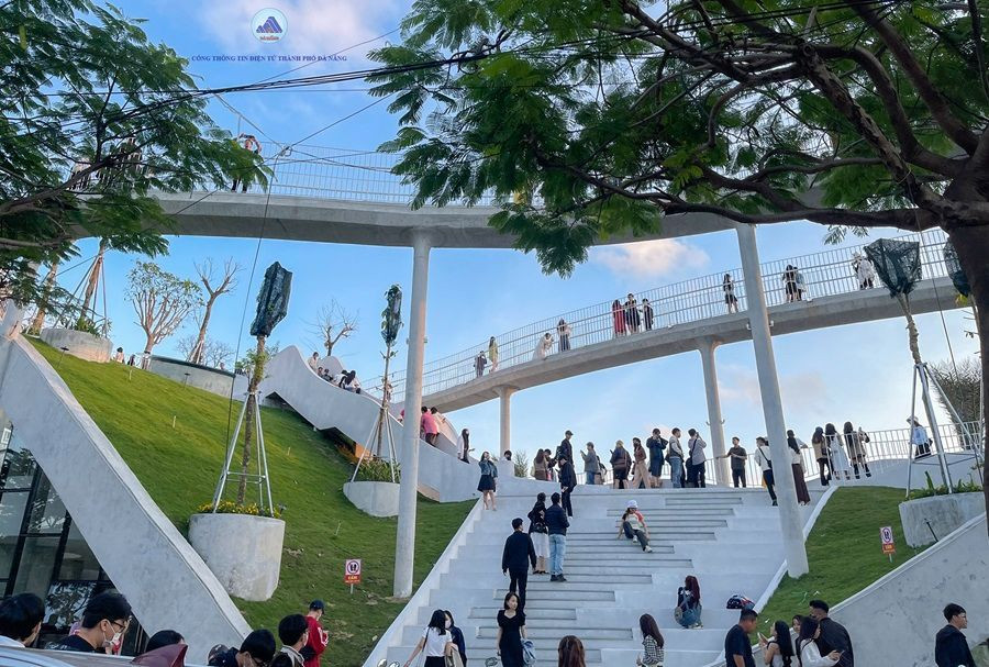 Có diện tích 749m2, thiết kế kiến trúc của Wings Art lấy cảm hứng từ hình ảnh cánh chim hải âu tung bay trên ngọn sóng. Ảnh: Cổng Thông tin Điện tử thành phố Đà Nẵng Có diện tích 749m2, thiết kế kiến trúc của Wings Art lấy cảm hứng từ hình ảnh cánh chim hải âu tung bay trên ngọn sóng. Ảnh: Cổng Thông tin Điện tử thành phố Đà Nẵng