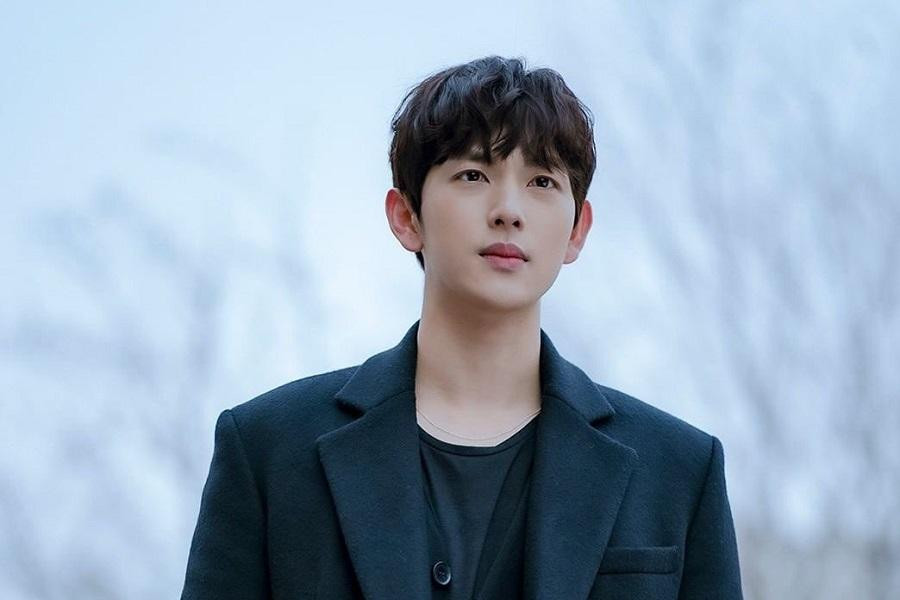 Im Siwan hiện đang xuất hiện trong bộ phim truyền hình "Tracer" của đài MBC. Im Siwan hiện đang xuất hiện trong bộ phim truyền hình "Tracer" của đài MBC.