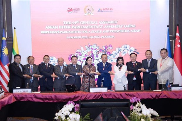 Chủ tịch Quốc hội Vương Đình Huệ và các nhà lãnh đạo Quốc hội/Nghị viện các nước thành viên Hội đồng Liên Nghị viện Các Quốc gia Đông Nam Á dự phiên họp Ban Chấp hành AIPA, tại Jakarta chiều 6/8/2023. (Ảnh: Doãn Tấn/TTXVN)