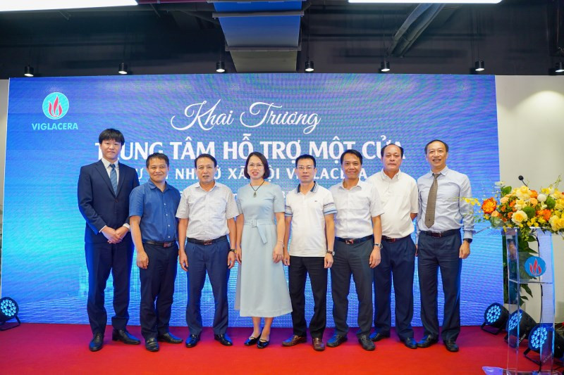 Trung tâm hỗ trợ một cửa là đầu mối đồng hành cùng khách hàng trong toàn bộ quá trình từ tìm hiểu mua và thuê nhà, đăng ký hồ sơ, ký kết hợp đồng đến khi nhận nhà về sinh sống tại Dự án nhà ở cho công nhân của Viglacera.