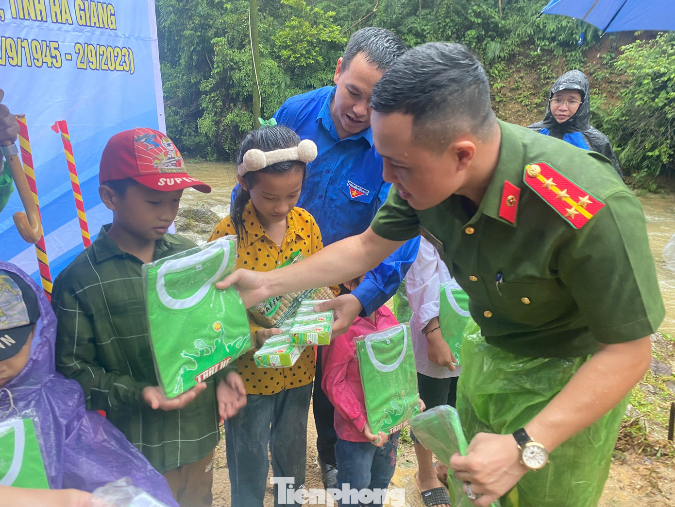 Tham gia lễ khởi công, bà con hai thôn Tân Sơn và Nậm Sái bày tỏ sự vui mừng và hy vọng khi cầu xây xong sẽ giúp con em đến trường an toàn và đỡ vất vả. Đồng thời, cũng giúp việc vận chuyển nông sản đến điểm thu mua của cả thôn dễ dàng hơn, từ đó giúp kinh tế phát triển để đời sống bà con ngày càng ấm no, hạnh phúc hơn…