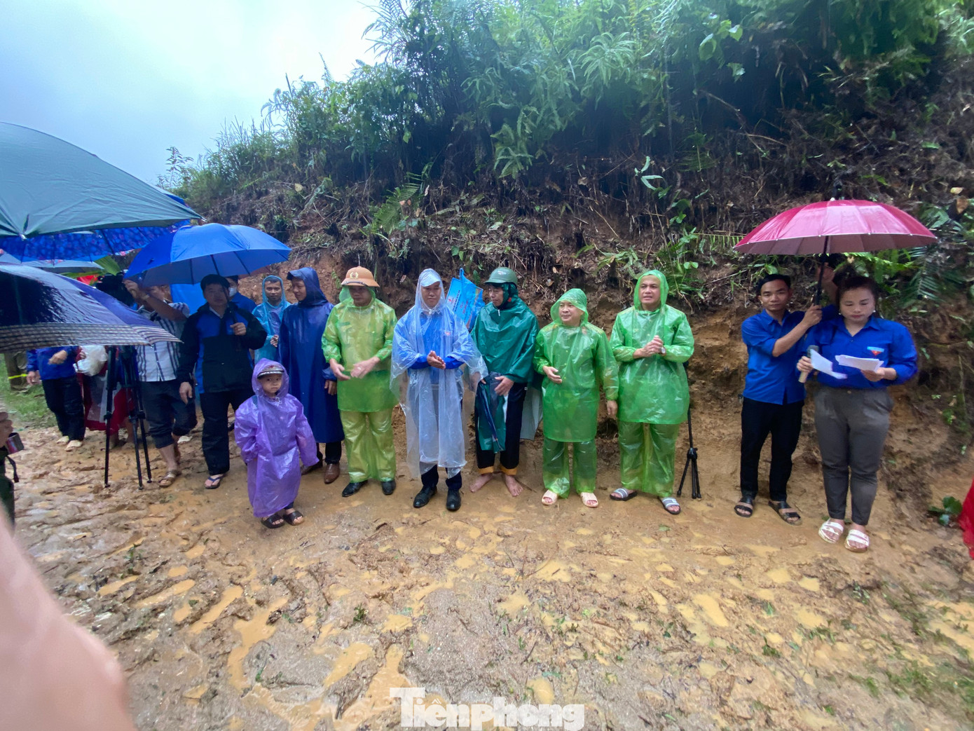 Tham gia lễ khởi công, bà con hai thôn Tân Sơn và Nậm Sái bày tỏ sự vui mừng và hy vọng khi cầu xây xong sẽ giúp con em đến trường an toàn và đỡ vất vả. Đồng thời, cũng giúp việc vận chuyển nông sản đến điểm thu mua của cả thôn dễ dàng hơn, từ đó giúp kinh tế phát triển để đời sống bà con ngày càng ấm no, hạnh phúc hơn…