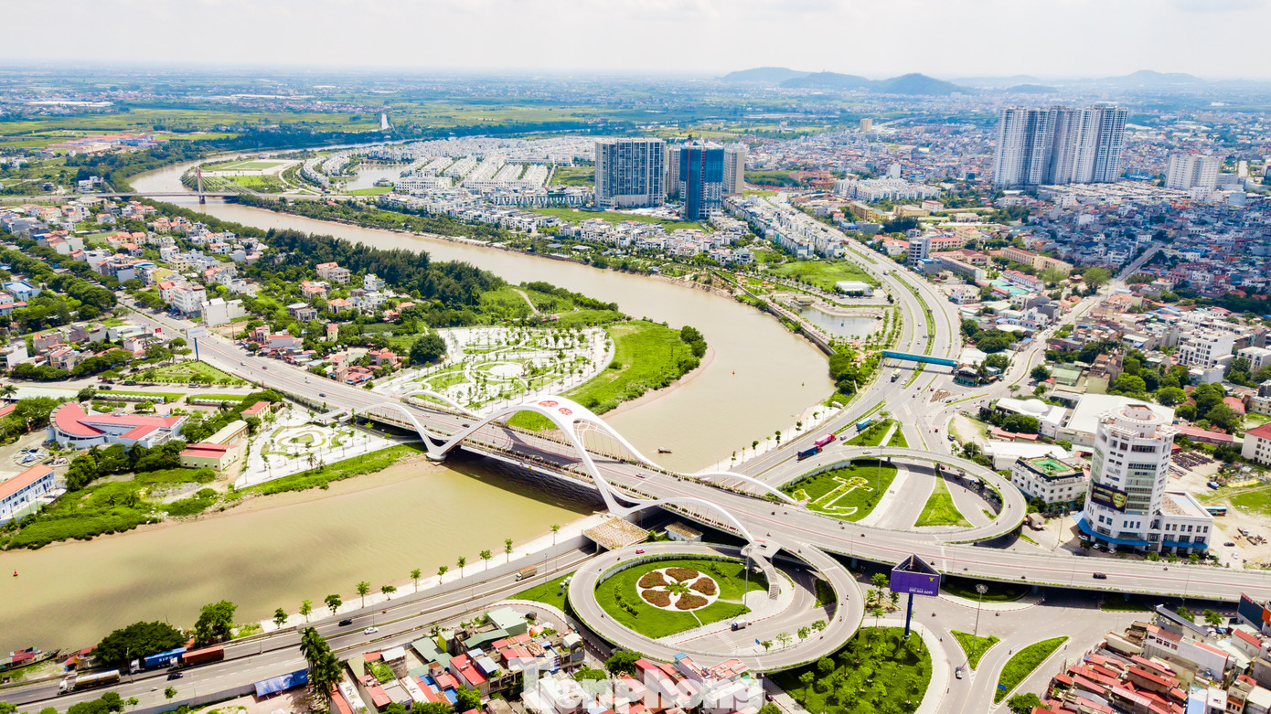 Đại biểu Vũ Tiến Lộc cũng tin tưởng, trong tương lai, BĐS, xây dựng, du lịch…chắc chắn sẽ phát triển bùng nổ.