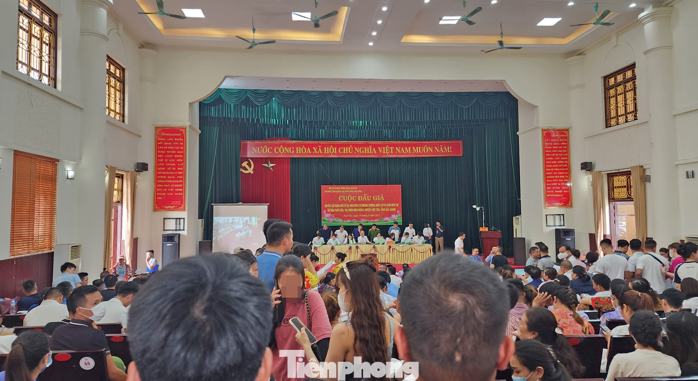 Hình ảnh một phiên đấu giá đất trên địa bàn huyện Việt Yên (Bắc Giang).