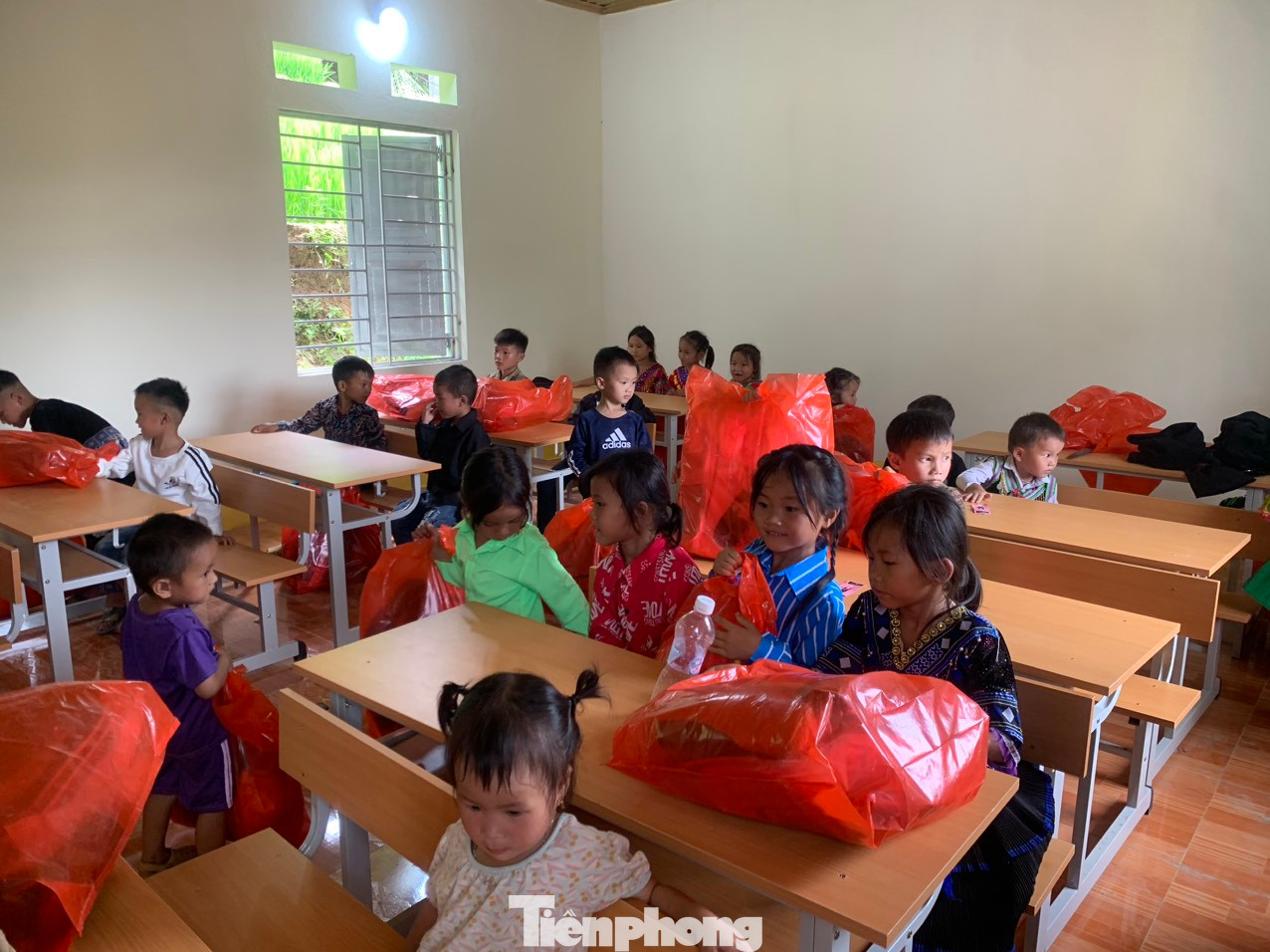 Điểm trường thôn Xóm Mới xã Chí Cà có quy mô xây dựng gồm 3 phòng học, 1 phòng công vụ, 1 nhà bếp ăn, nhà vệ sinh, sân trường có tổng mức đầu tư 383 triệu đồng.