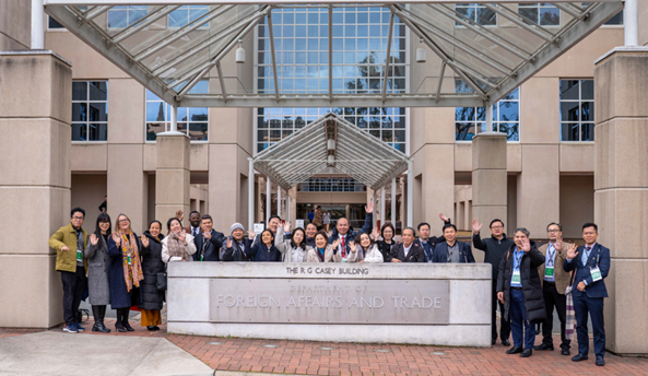 Đoàn công tác họp với các vụ hợp tác song phương và đa phương thuộc Bộ Ngoại giao và Thương mại Ô-xtrây-li-a cũng như Học viện Ngoại giao Ô-xtrây-li-a