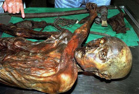 Xác ướp người băng Otzi. Ảnh: Reuters