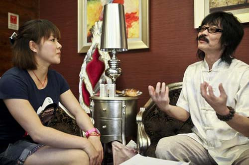 Trả lời phóng viên tờ báo Evening News của phủ Dương Trừng, các cô gái khẳng định họ không phải là những người 