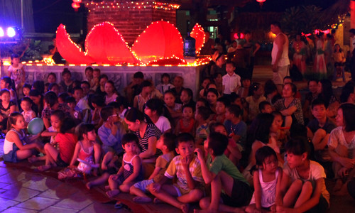 Ngay từ sớm đông đảo các bạn nhỏ đã tới chương trình