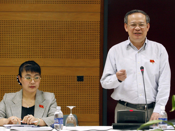 ĐB Đinh Xuân Thảo phát biểu ý kiến. Ảnh: Hồng Vĩnh. ĐB Đinh Xuân Thảo phát biểu ý kiến. Ảnh: Hồng Vĩnh