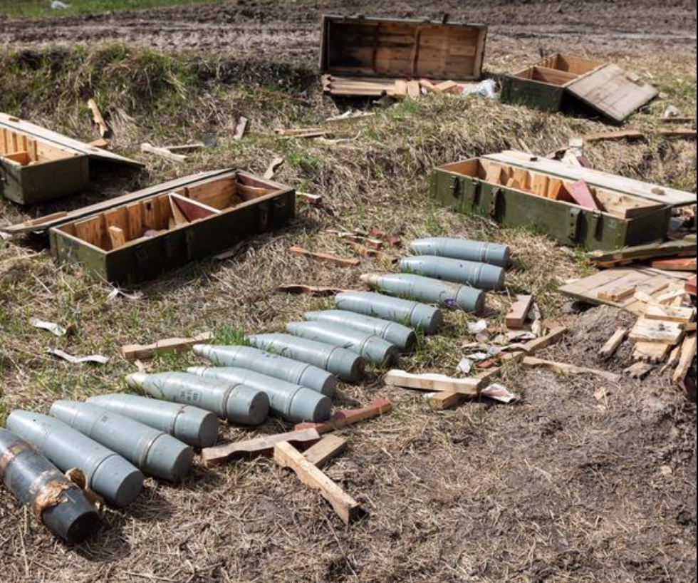 Vũ khí của Nga bị bỏ lại ở Ukraine. (Ảnh: Reuters) Vũ khí của Nga bị bỏ lại ở Ukraine. (Ảnh: Reuters)