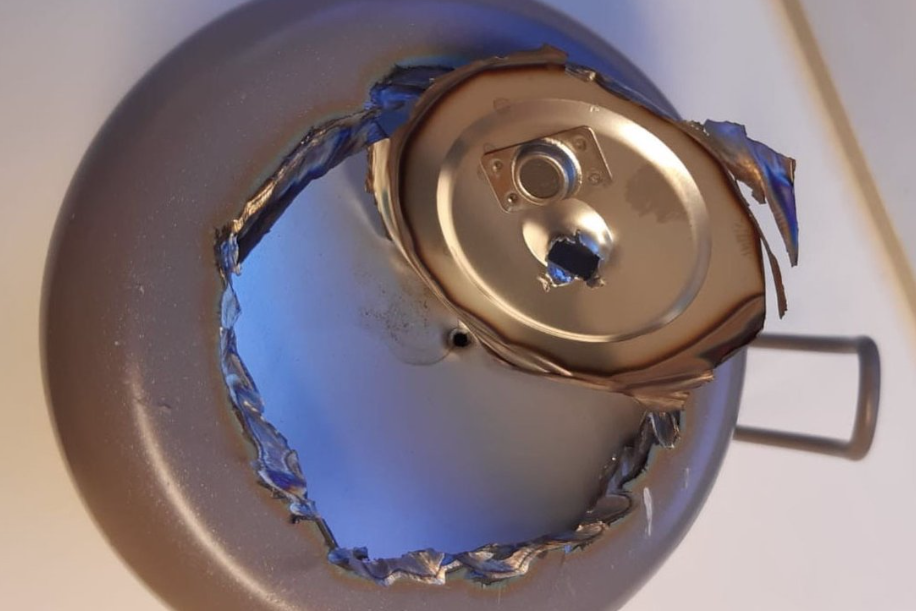 Đại sứ quán Trung Quốc tại Israel khẳng định thiết bị gắn bên trong bình giữ nhiệt chỉ để khử khí còn sót lại trong lớp chân không