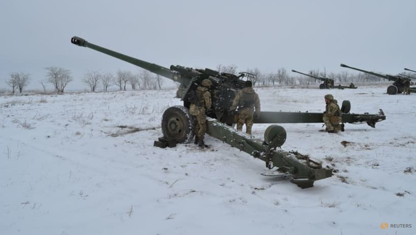 Binh lính Ukraine sử dụng lựu pháo 2A65 Msta-B trong một cuộc tập trận gần bán đảo Crimea hồi tháng 1. (Ảnh: Reuters) Binh lính Ukraine sử dụng lựu pháo 2A65 Msta-B trong một cuộc tập trận gần bán đảo Crimea hồi tháng 1. (Ảnh: Reuters)