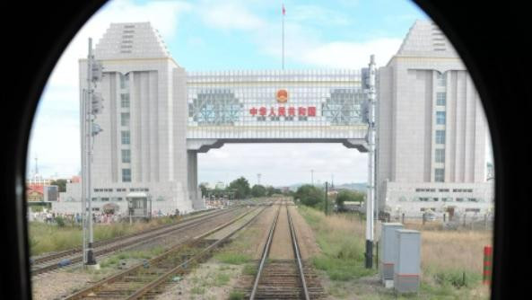 Cây cầu đường sắt mới được kỳ vọng sẽ thúc đẩy vận chuyển hàng hóa giữa Nga và Trung Quốc. (Ảnh: Sputnik)