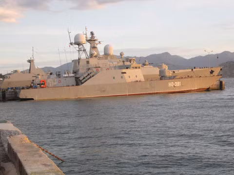 Tàu hộ tống tên lửa BSP-500 HQ-381 trang bị 8 tên lửa hành trình đối hạm Kh-35 Uran (Nguồn: GDVN)