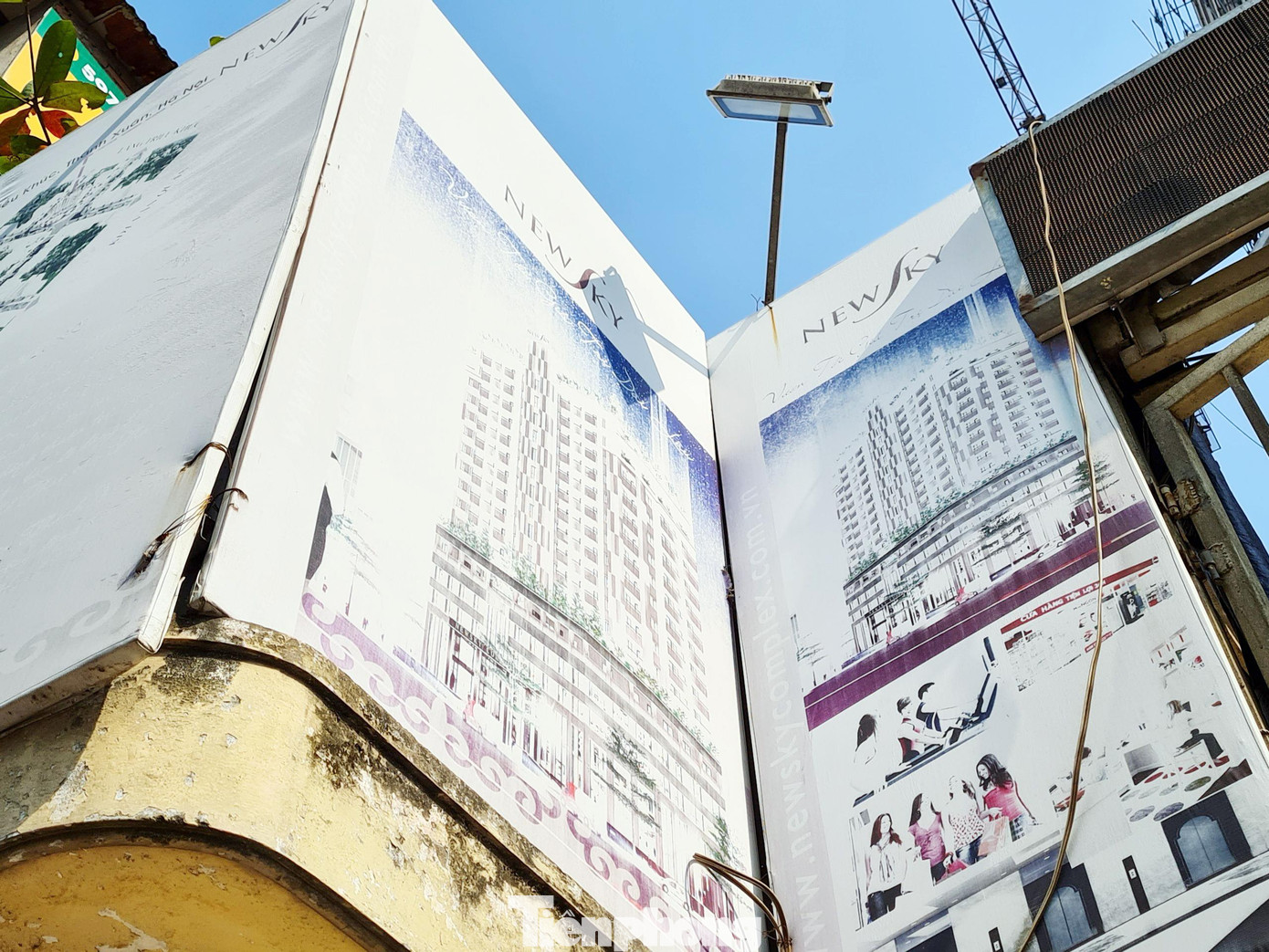 Liên quan đến việc xử lý đối với dự án Nhà ở kết hợp văn phòng làm việc số 69 phố Triều Khúc, theo báo cáo của UBND quận Thanh Xuân, trong quá trình thi công dự án, quận đã nhiều lần chỉ đạo các đơn vị liên quan tiến hành kiểm tra công trình nhưng Công ty CP Công trình và thương mại giao thông vận tải và Công ty CP Tư vấn và đầu tư CCI không hợp tác (vắng mặt, không cung cấp hồ sơ liên quan đến dự án...).