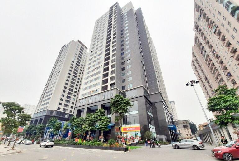 Chủ đầu tư dự án chung cư Việt Đức Complex, số 164 đường Khuất Duy Tiến, phường Nhân Chính (quận Thanh Xuân) tự ý biến một phần tầng kỹ thuật vào mục đích kinh doanh; xây dựng vách ngăn và phân chia phòng bố trí như căn hộ để ở, không phù hợp với hồ sơ thiết kế đã được phê duyệt. Chủ đầu tư dự án chung cư Việt Đức Complex, số 164 đường Khuất Duy Tiến, phường Nhân Chính (quận Thanh Xuân) tự ý biến một phần tầng kỹ thuật vào mục đích kinh doanh; xây dựng vách ngăn và phân chia phòng bố trí như căn hộ để ở, không phù hợp với hồ sơ thiết kế đã được phê duyệt.