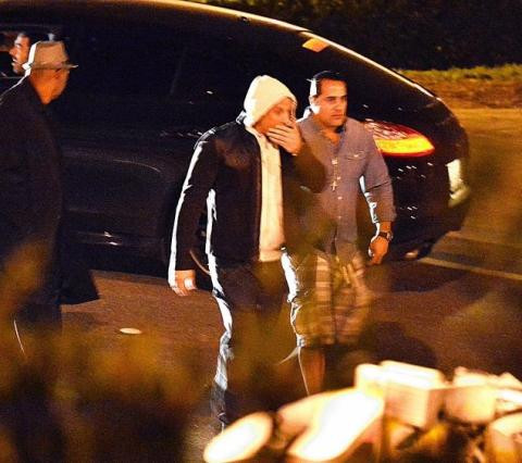 Vin Diesel với mũ trùm đầu màu trắng tới dự lễ tưởng niệm